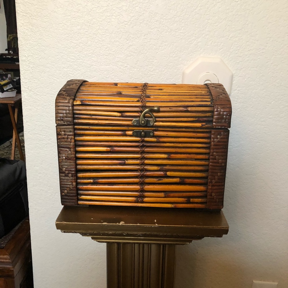 Bamboo jewelry box